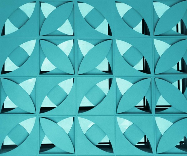 Abstract geometric blue pattern with repetitive square and leaf shapes, ideal for modern backgrounds.